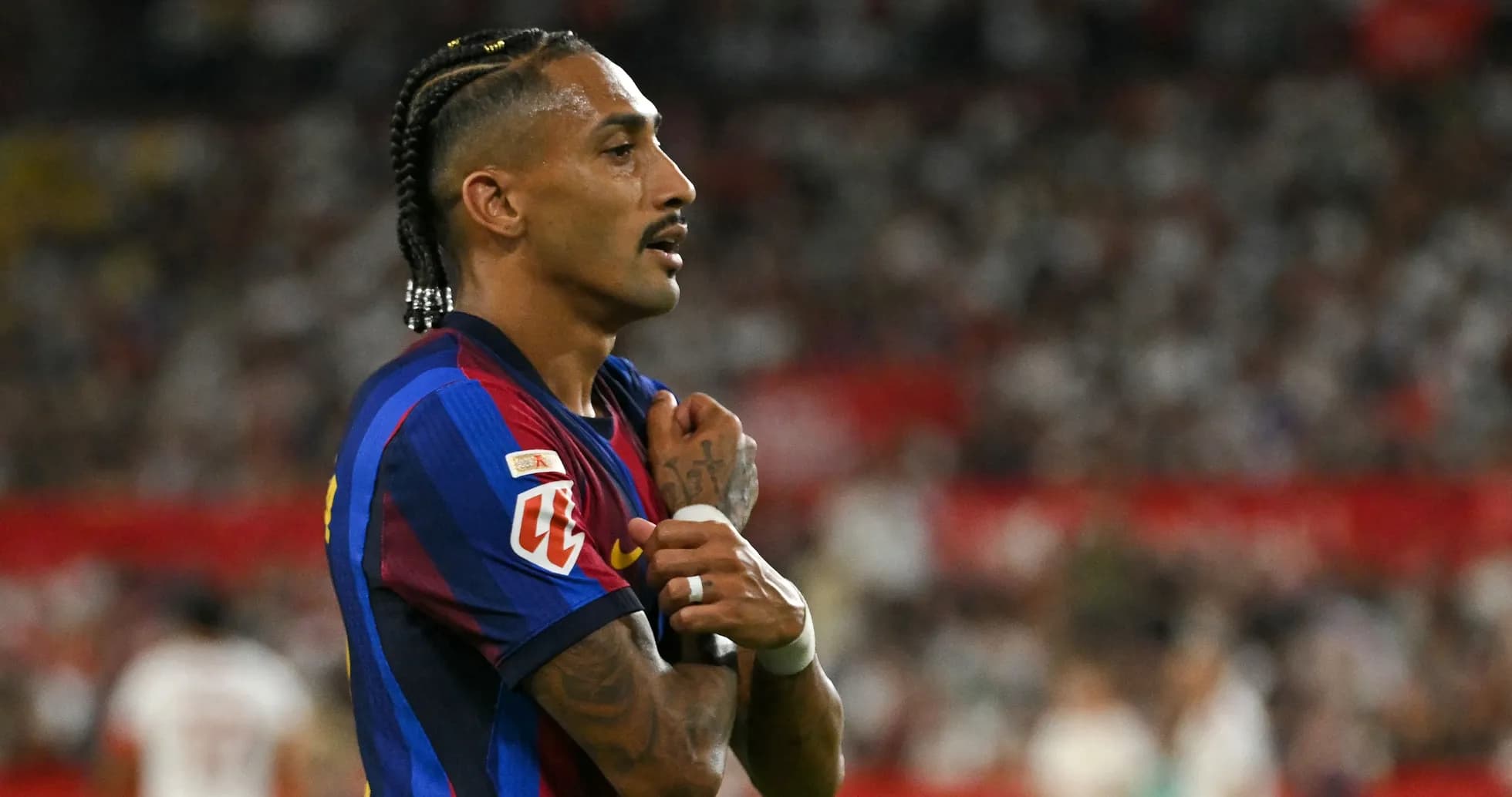 Jugador de Barcelona en acción durante el partido