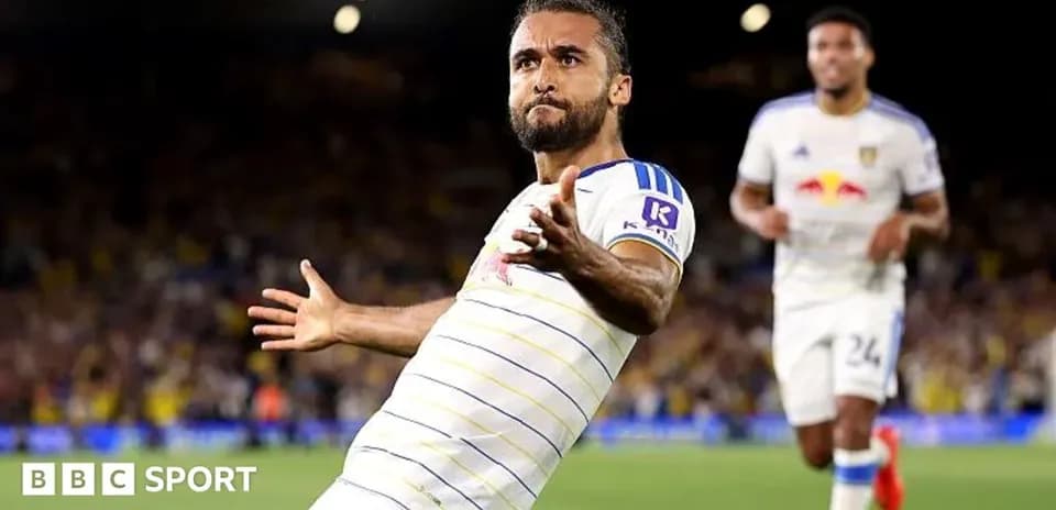 Jugador celebrando un gol en el estadio