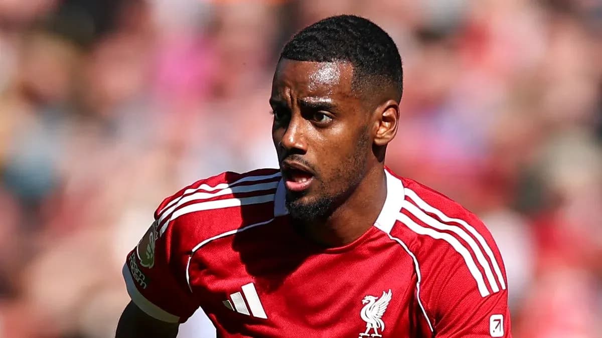 Jugador de Liverpool corriendo durante un partido