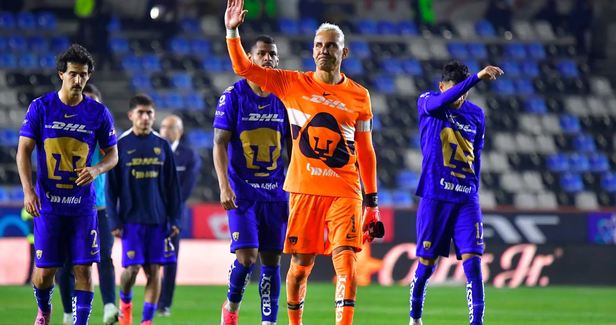 Jugadores de Pumas celebrando tras un partido