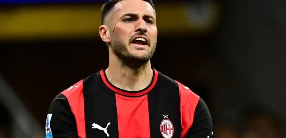 Jugador del AC Milan en acción durante un partido