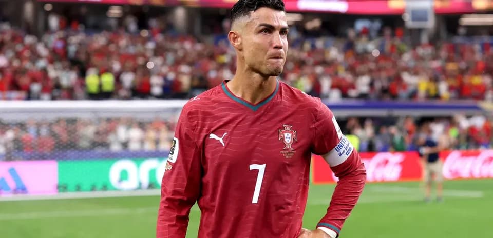 Cristiano Ronaldo en el campo tras un partido