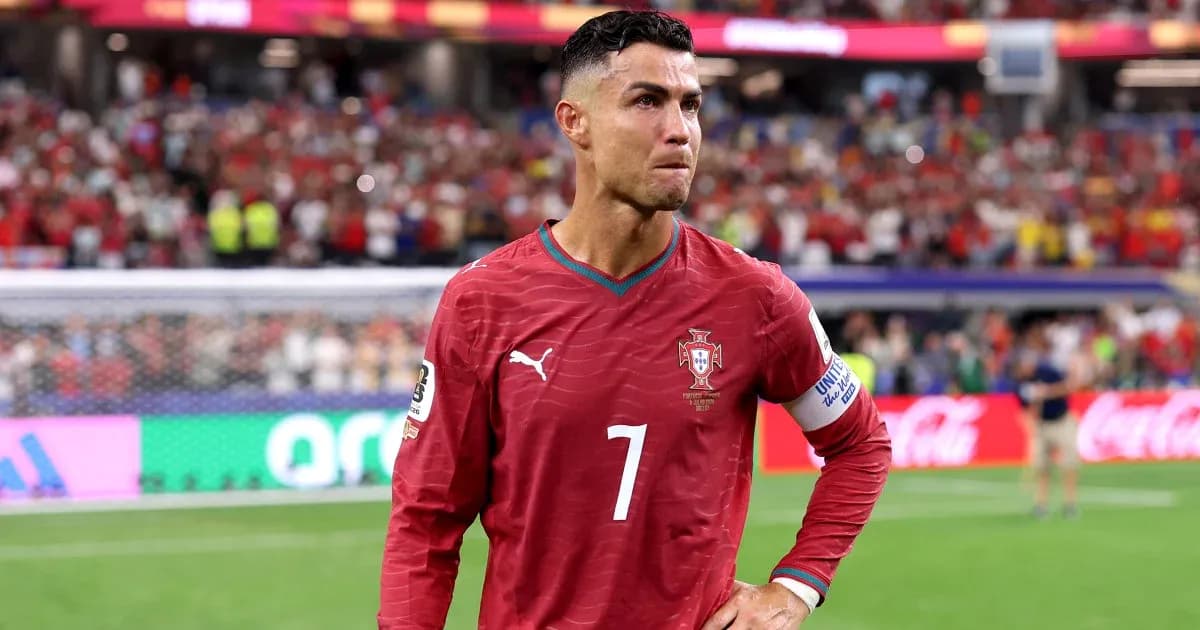 Cristiano Ronaldo en el campo tras un partido