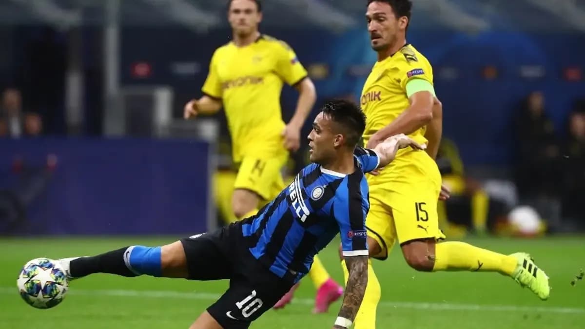 Football illustration used for match coverage - z3w3uje1.webp