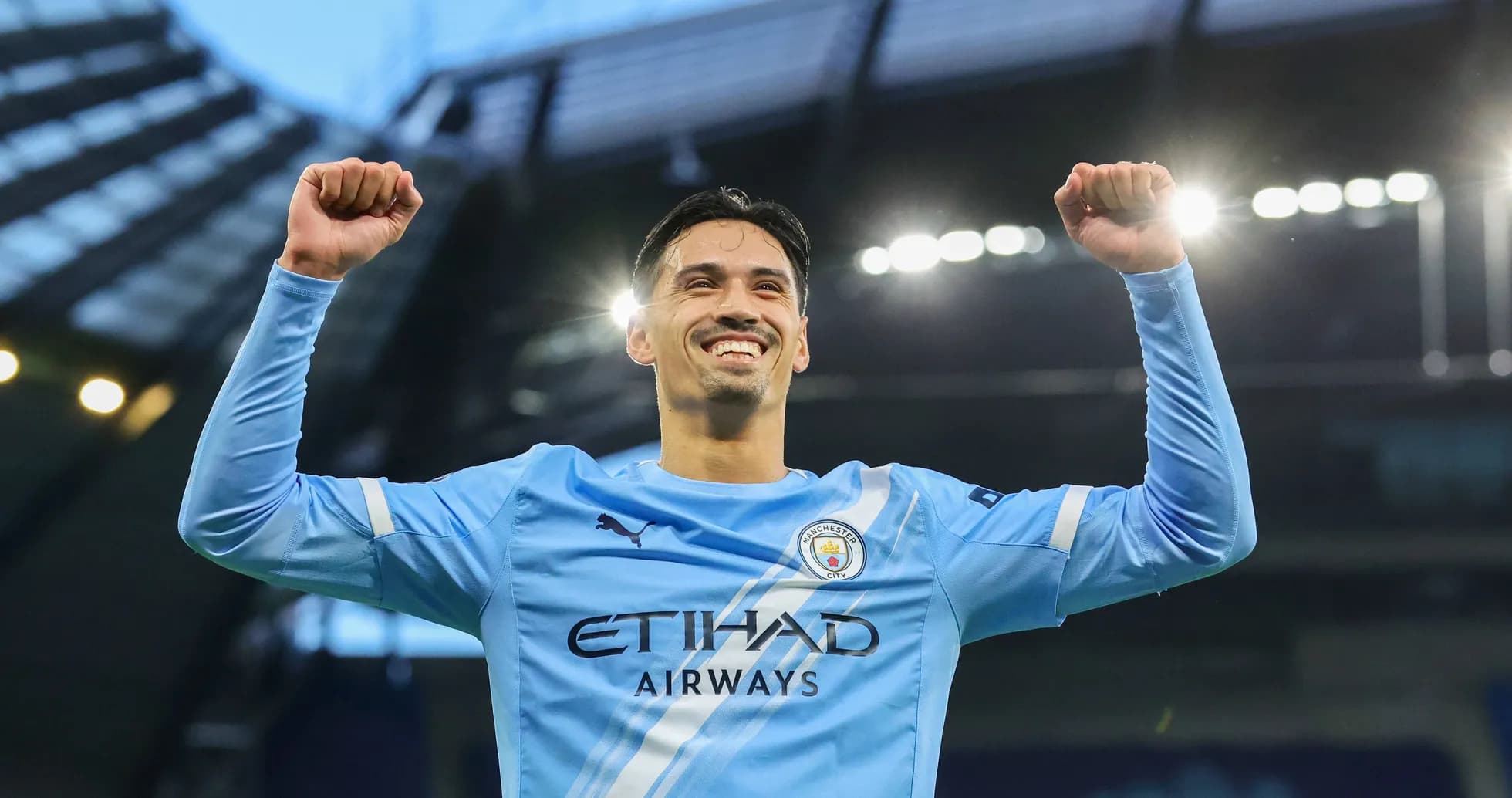 Jugador de Manchester City celebrando en el estadio