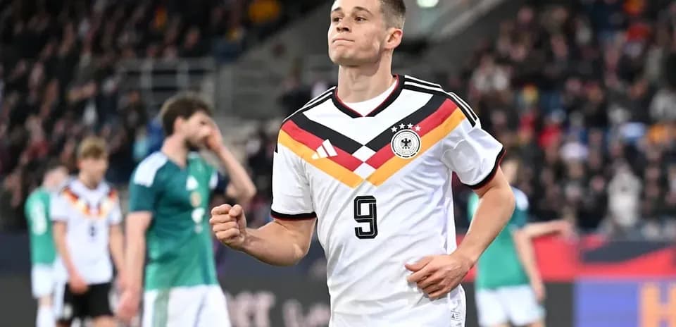 Jugador alemán celebrando durante un partido de fútbol