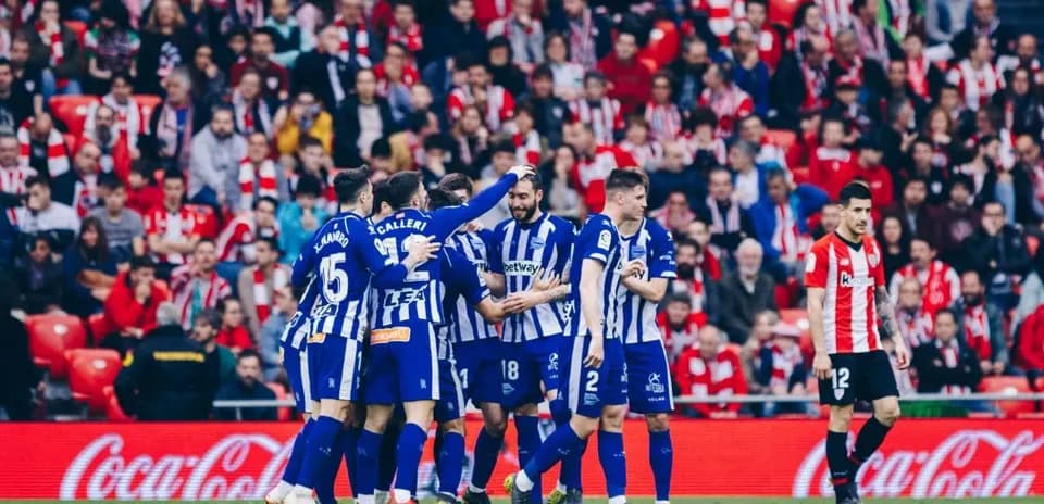 Jugadores del Alavés celebrando un gol