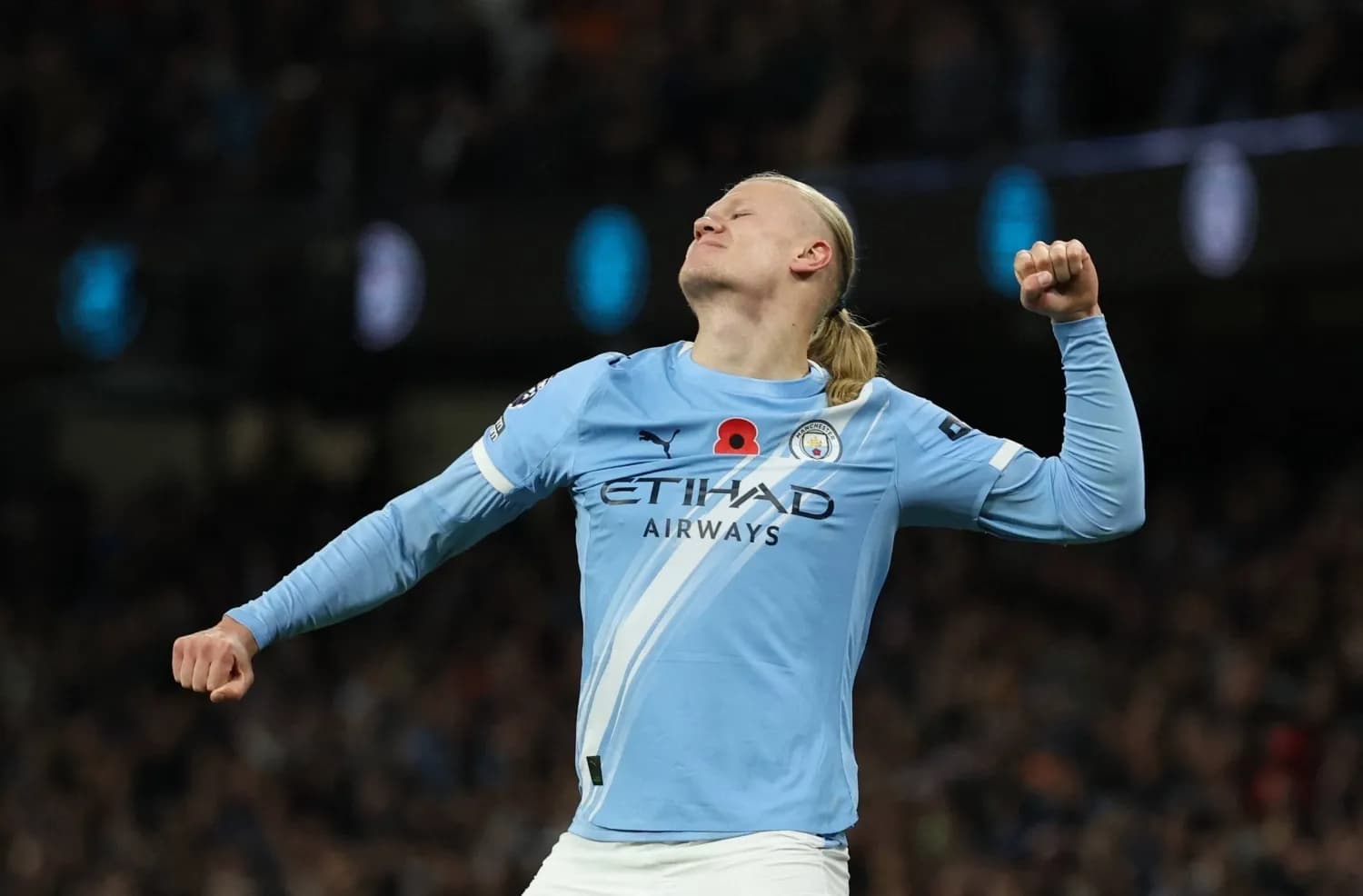 Erling Haaland celebrando un gol en el partido