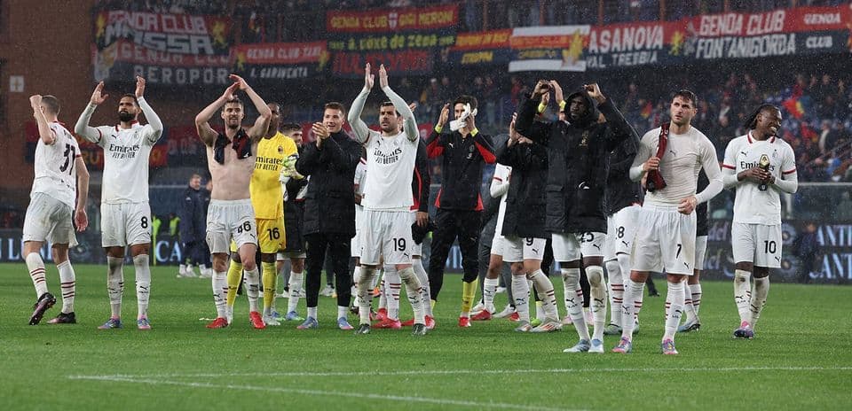Jugadores de AC Milan celebrando tras el partido