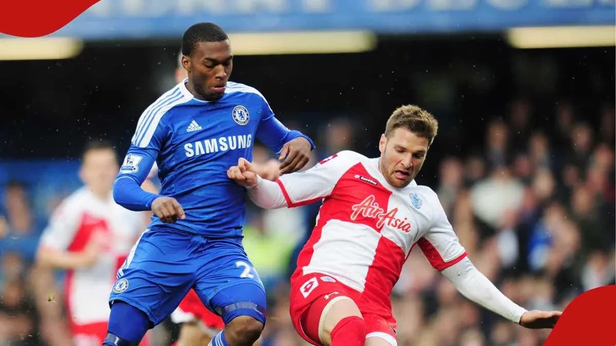 Jugador de Chelsea desafiando a jugador de QPR