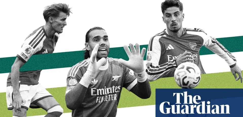 Tres jugadores de Arsenal en acción durante un partido