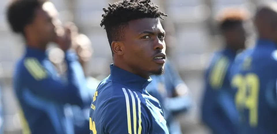 Jugador en sesión de entrenamiento con compañeros
