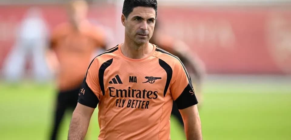 Entrenador de Arsenal en sesión de entrenamiento