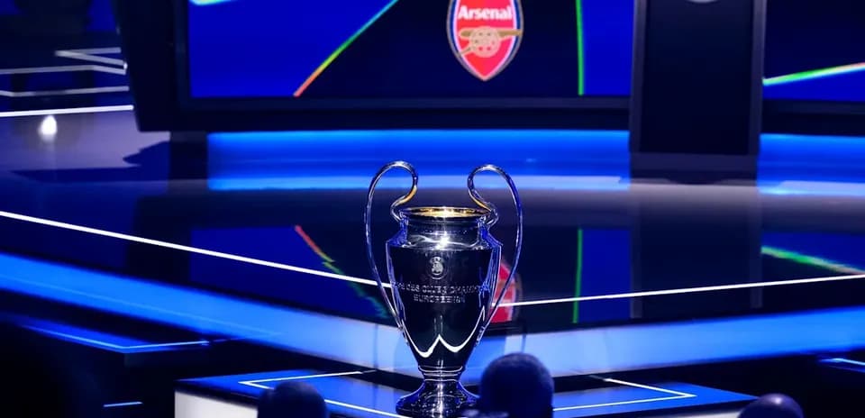 Trofeo de la Champions League en evento de Arsenal