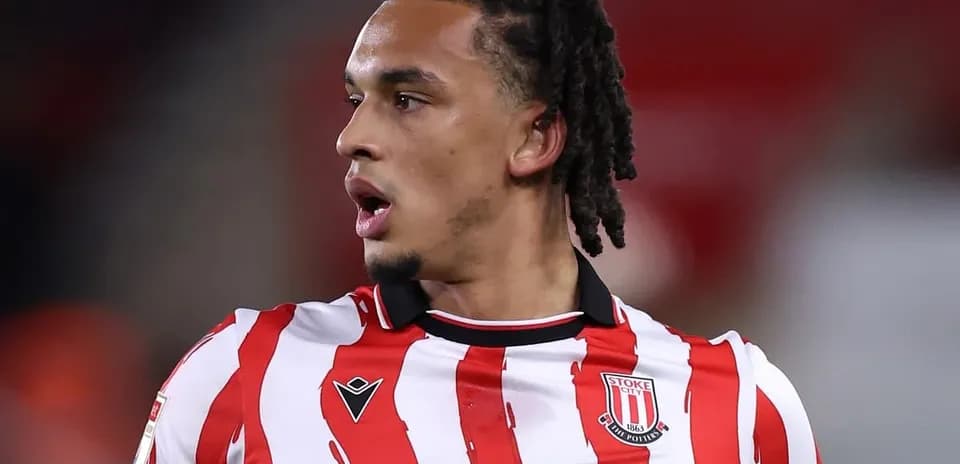 Jugador de Stoke City en acción durante el partido