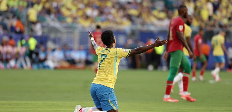Jugador de Brasil celebrando en el partido