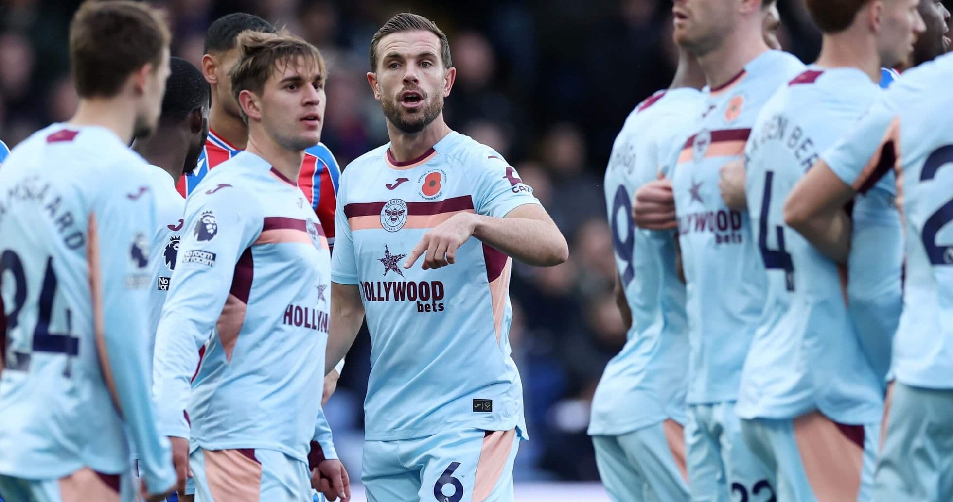 Jugadores del Brentford discutiendo durante el partido