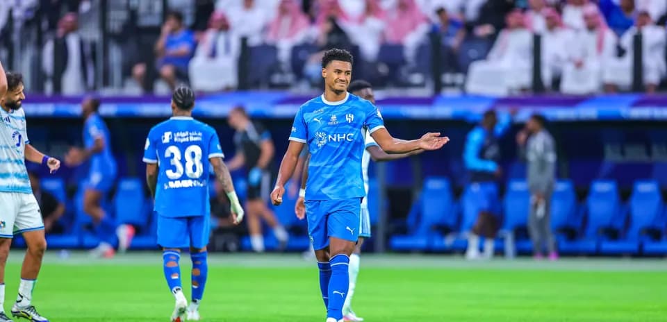 Jugador del Al Hilal gesticulando durante el partido