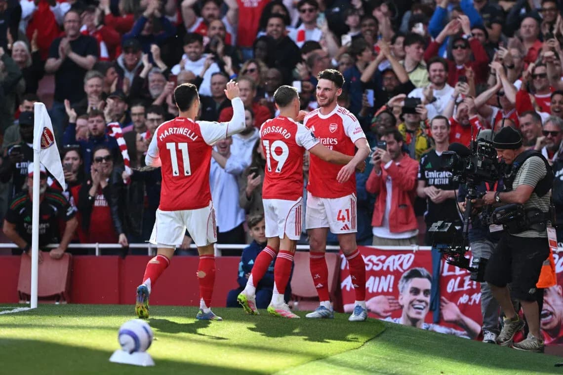 Jugadores de Arsenal celebrando un gol