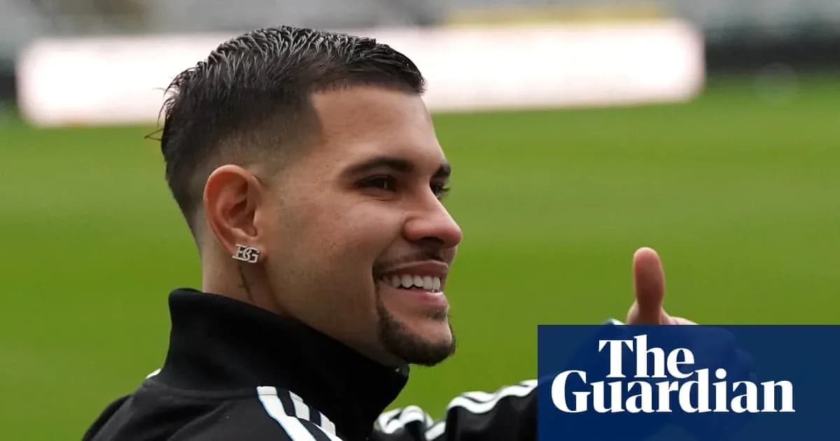 Jugador sonriendo y haciendo un gesto de aprobación
