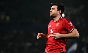 Jugador de Manchester United corriendo en el campo