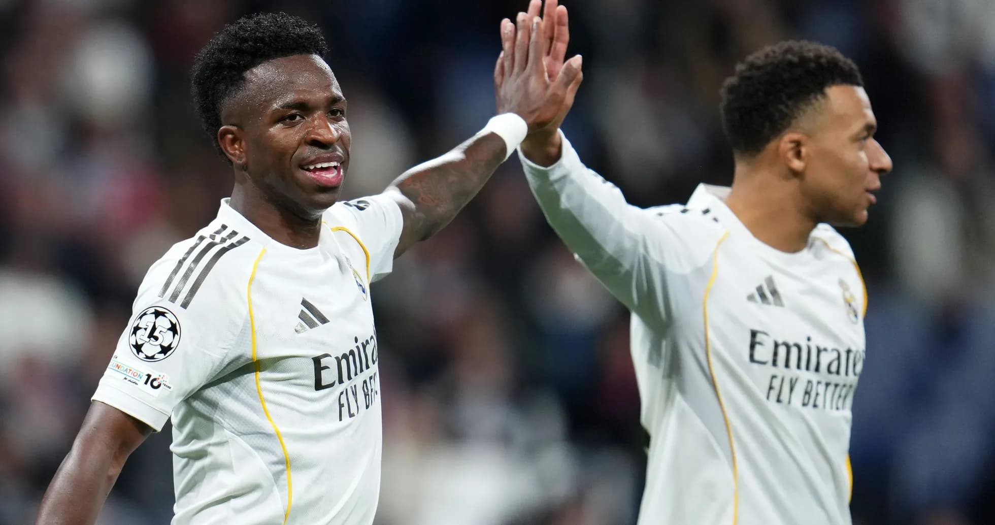 Vinícius Júnior y Kylian Mbappé celebrando un gol
