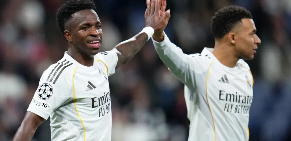 Vinícius Júnior y Kylian Mbappé celebrando un gol