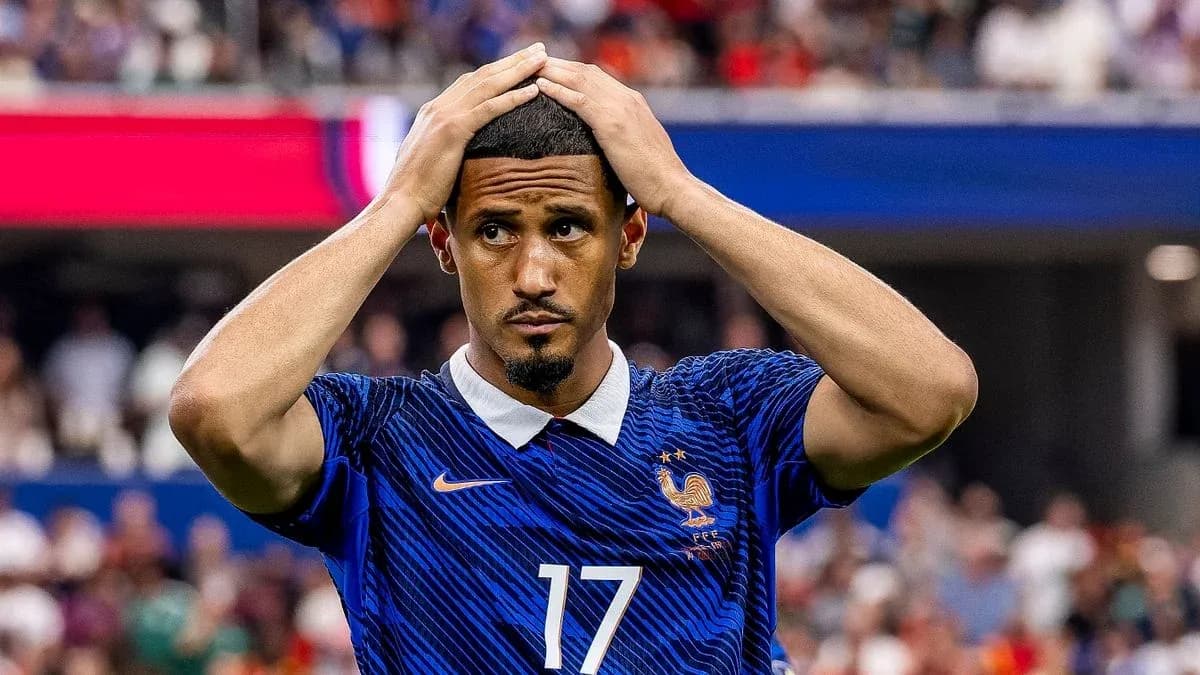 Jugador de Francia con mano en la cabeza durante partido