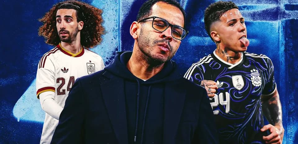 Jugadores de España y Argentina junto a un entrenador