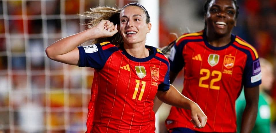 Jugadora de España celebrando un gol durante el partido
