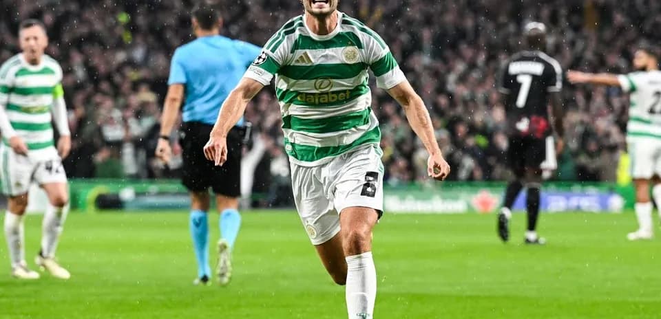 Jugador de Celtic celebrando un gol