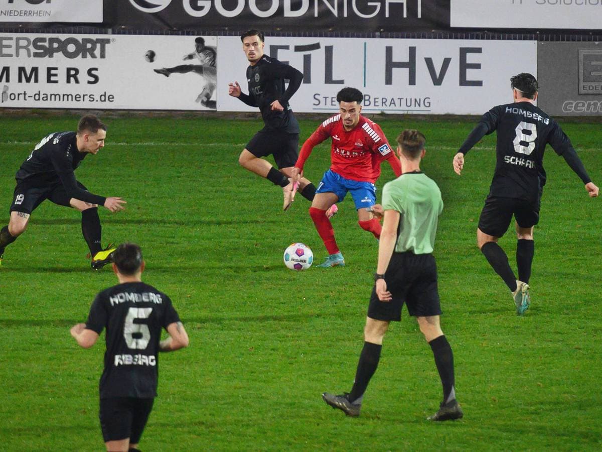 Jugadores de Homberg y Kleve en el partido