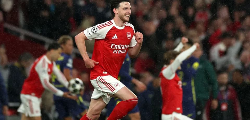 Jugador de Arsenal celebrando un gol en el partido