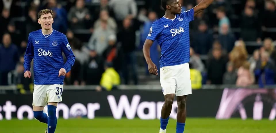 Jugadores de Everton celebrando un gol