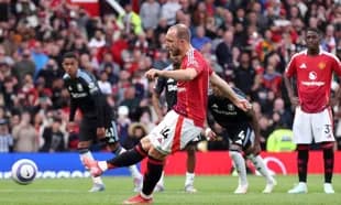 Old Trafford se prepara para un duelo clave entre Manchester United y Aston Villa