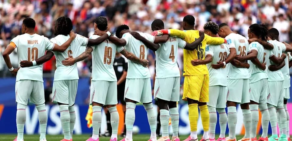 Jugadores de Francia alineados antes del partido