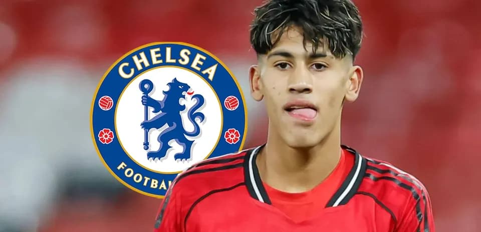 Jugador con camiseta de Manchester United y logo de Chelsea