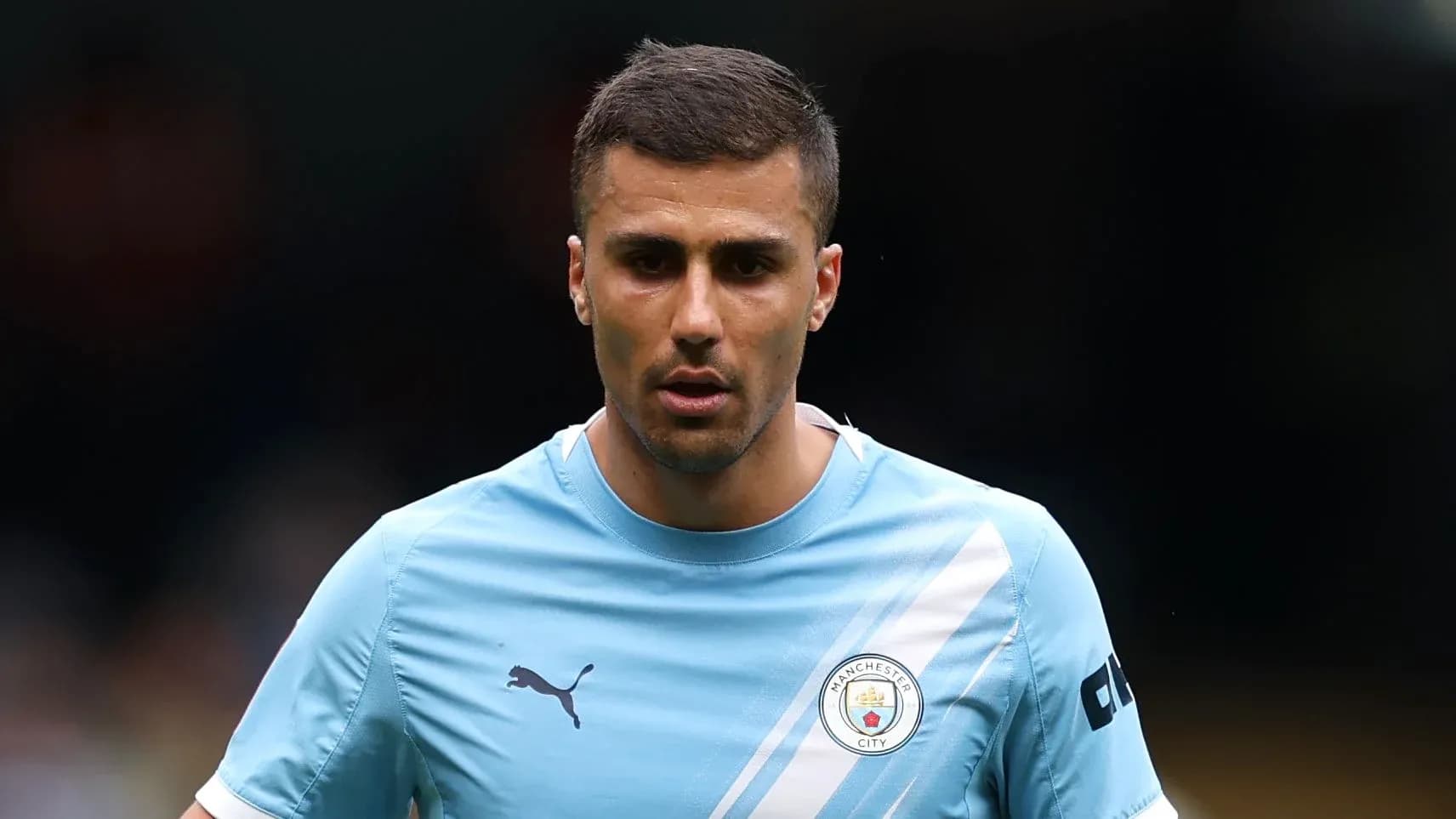 Jugador de Manchester City en uniforme azul