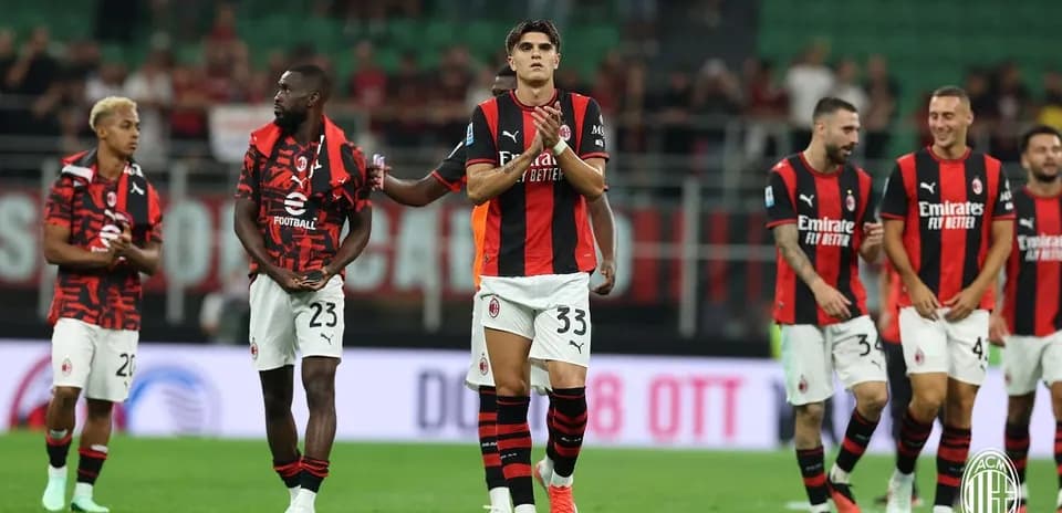 Jugadores del AC Milan en el campo