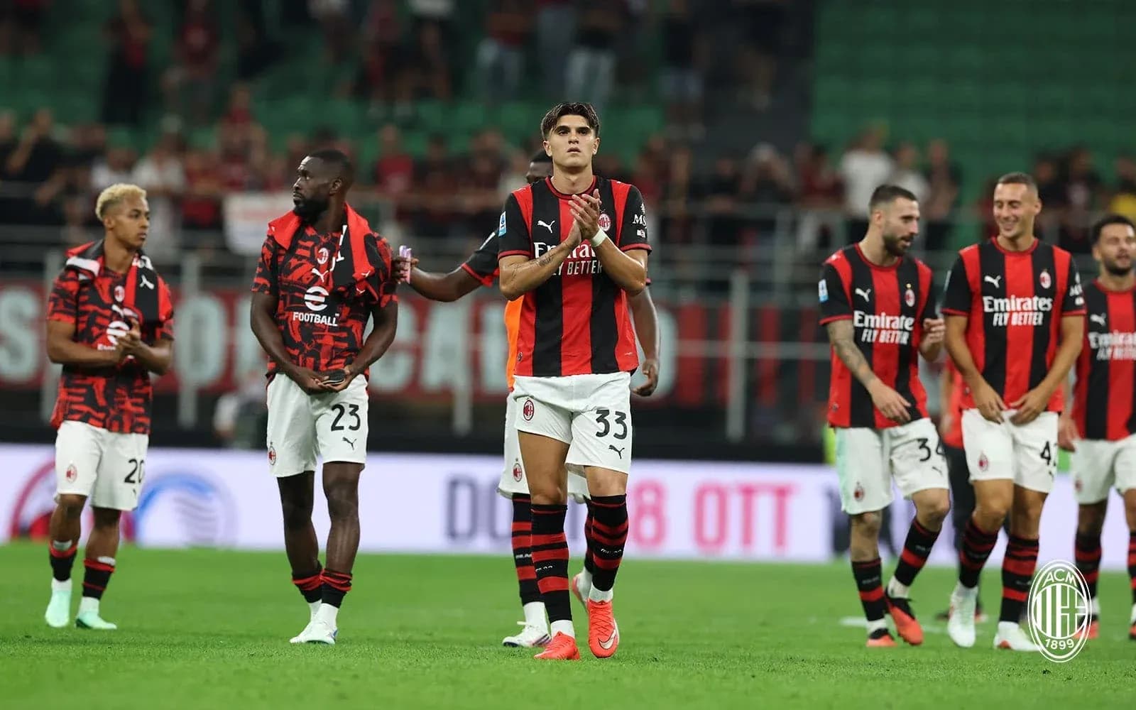 Jugadores del AC Milan en el campo