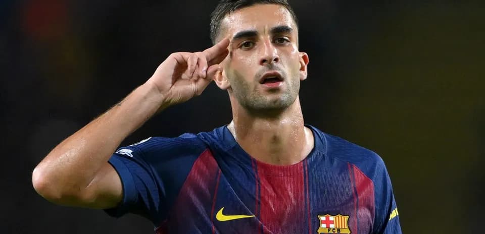 Jugador de Barcelona saludando después de anotar