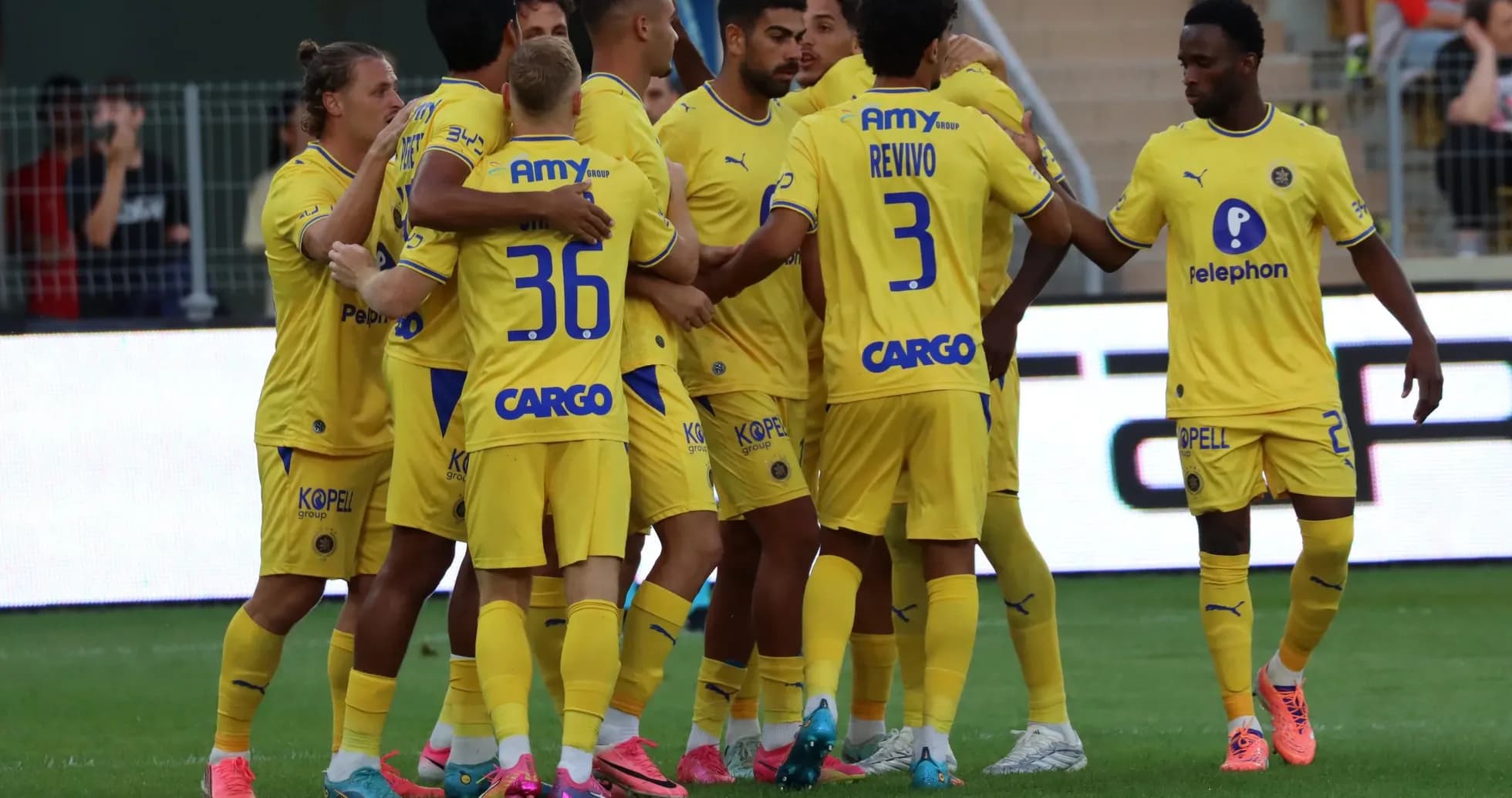 Jugadores de Maccabi Tel Aviv celebrando un gol