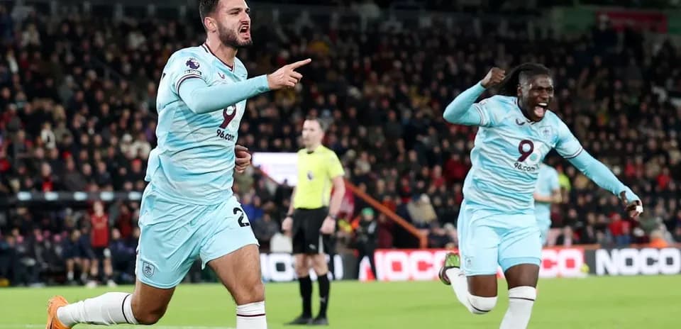 Jugadores de Burnley celebrando un gol