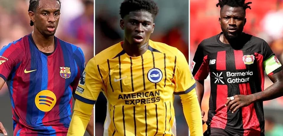 Tres jugadores de fútbol en acción con uniformes distintos