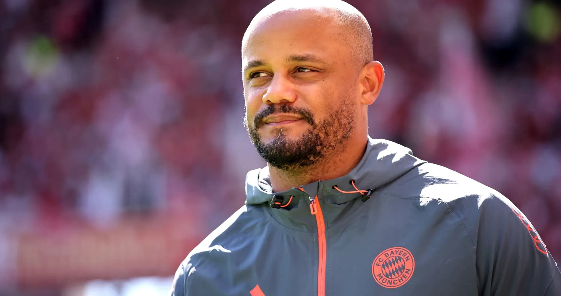 Entrenador de FC Bayern München en el campo