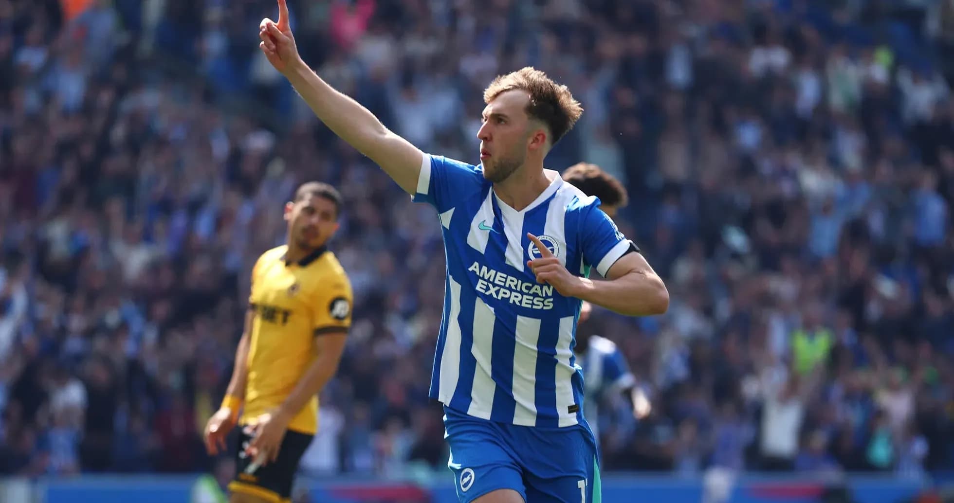 Jugador de Brighton celebra un gol