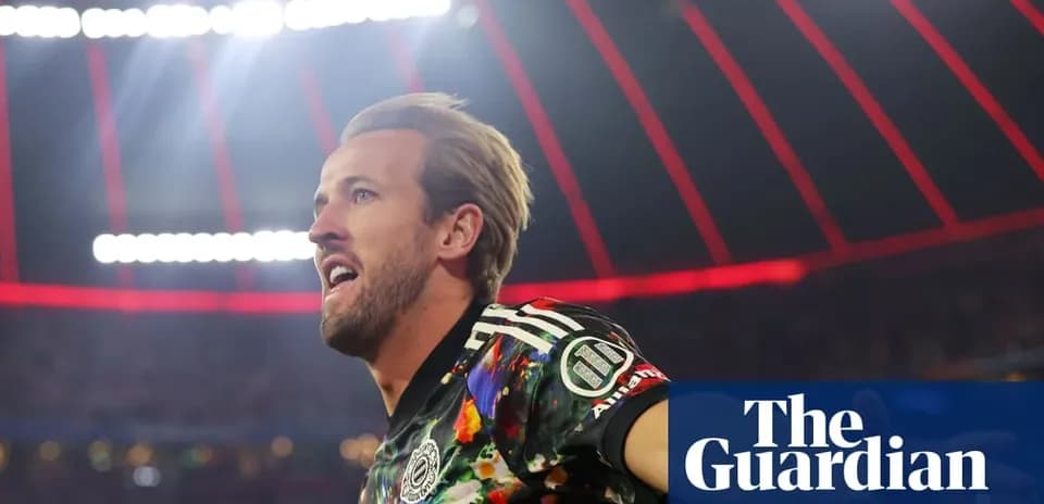Jugador celebrando en estadio con luces brillantes