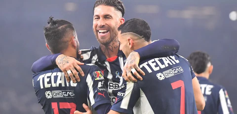 Jugadores de Monterrey celebrando un gol