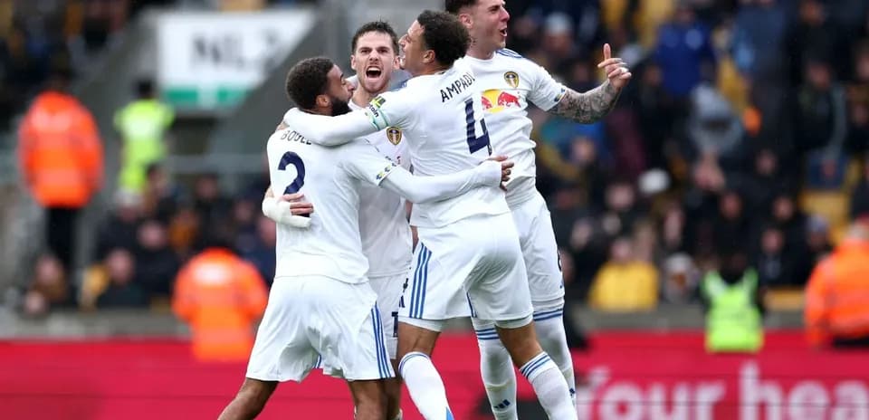 Jugadores de Leeds celebrando un gol