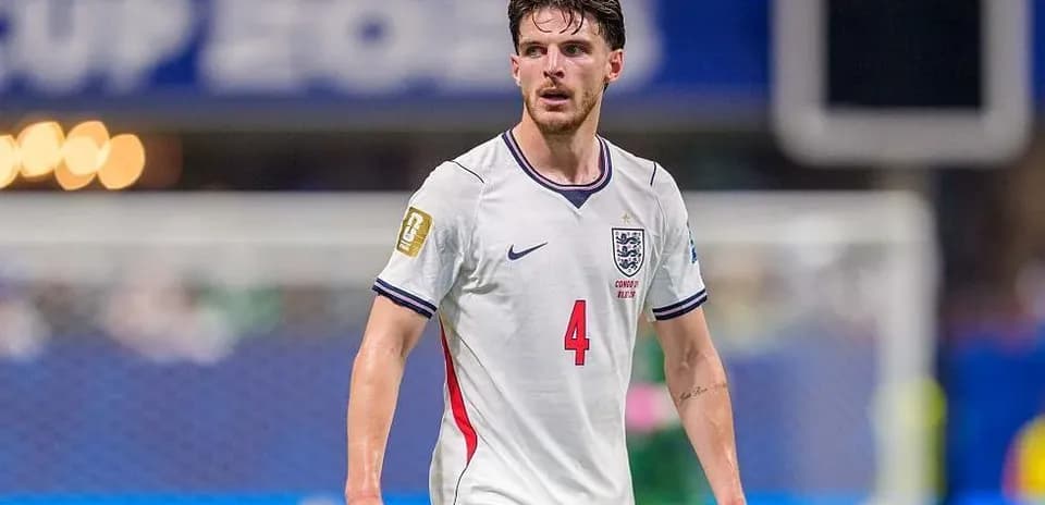 Jugador de Inglaterra en partido de fútbol